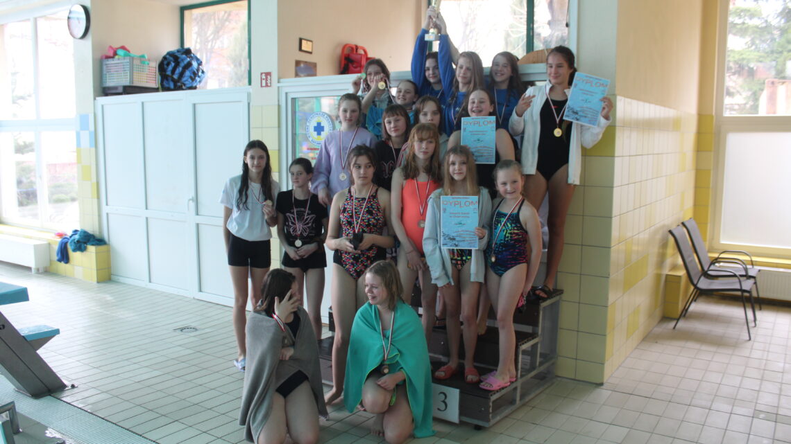 Finał strefy Jeleniogórskiej w pływaniu drużynowym dziewcząt, oraz chłopców w Igrzyskach Dzieci