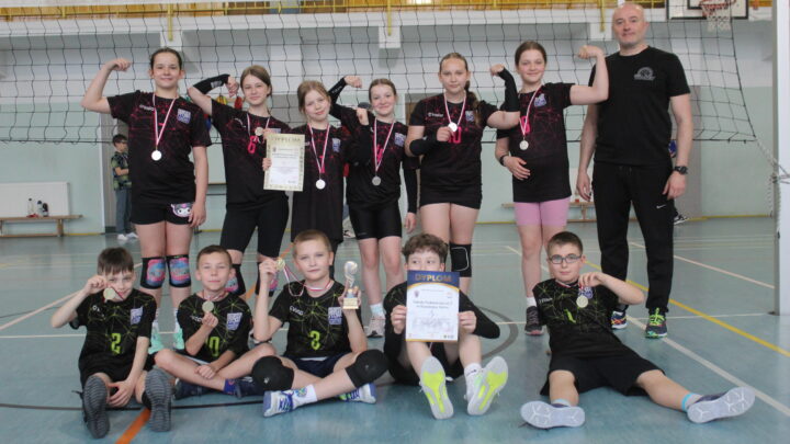 Finał Strefy Jeleniogórskiej w piłce siatkowej ,,2″ dziewcząt i chłopców