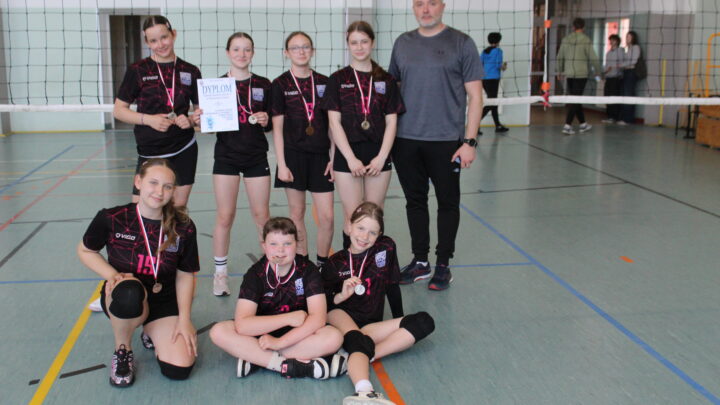 Finał Strefy Jeleniogórskiej w piłce siatkowej dziewcząt w kategorii ”3”