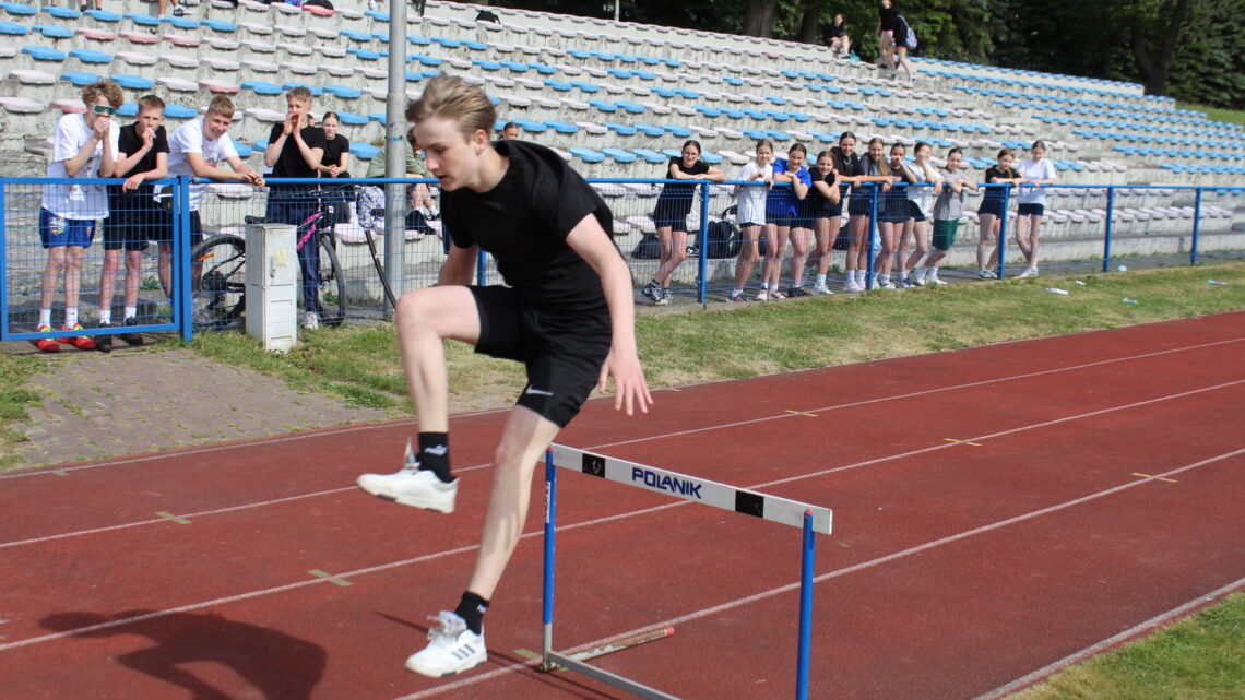 Zawody powiatowe w indywidualnych mistrzostwach lekkoatletycznych dziewcząt, oraz chłopców w ramach Igrzysk Młodzieży Szkolnej